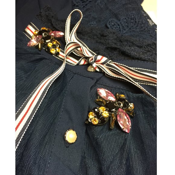 Victorian Crochet Lace Ribbon Bumblebee Pin Blouse - Picture 7 of 8